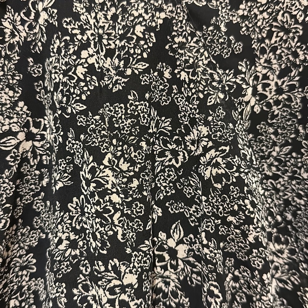 Japna Black and White Floral Top - Picture 2 of 7